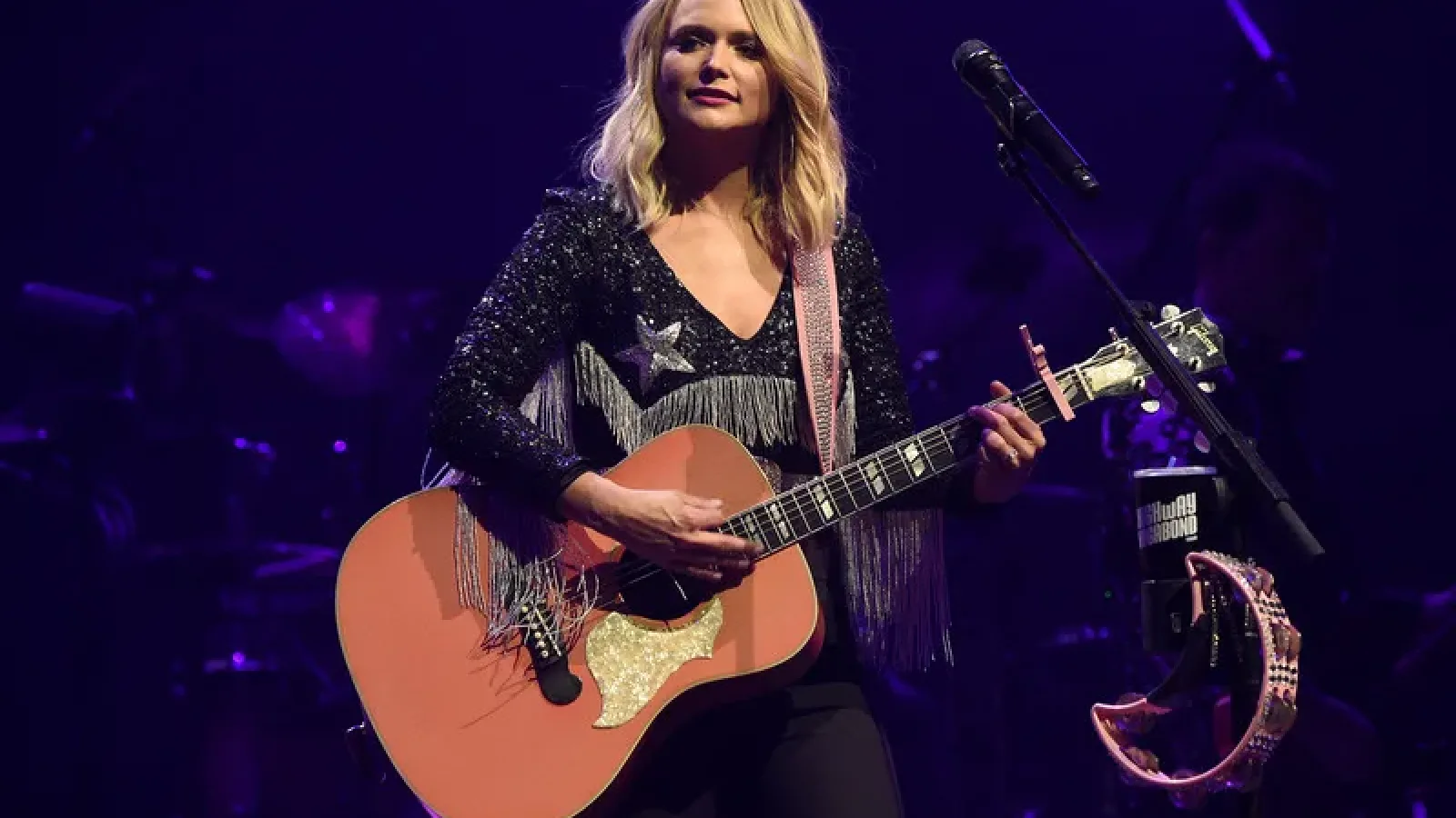 Miranda Lambert: Roadside Bars And Pink Guitars 2019 Tour Featuring Caylee Hammack, Pistol Annies, Elle King And Miranda Lambert At Mohegan Sun Arena